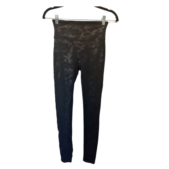 Spanx Faux Leather Camo Leggings Black - Picture 2 of 9